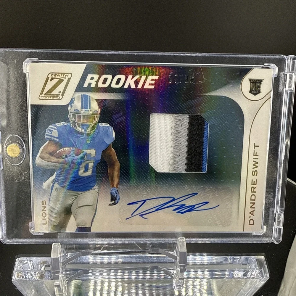 2020 Panini Zenith - Rookie 4 Color Patch Autographs D'Andre Swift RC /99 Lions